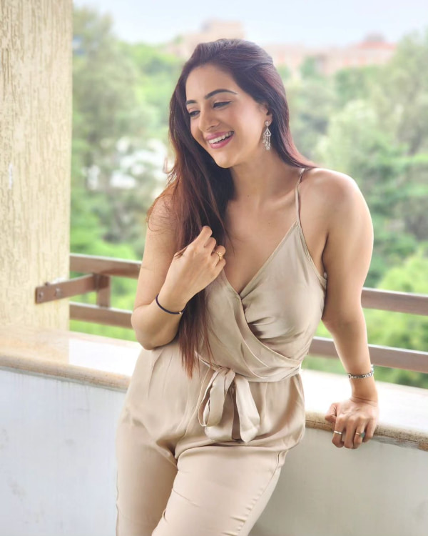 Sizzling Images of Arshin Mehta!