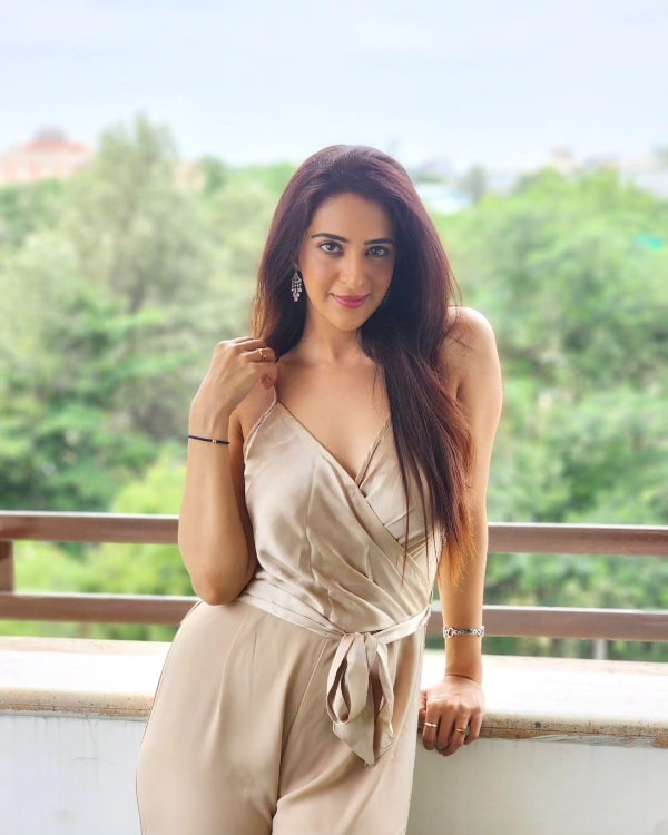 Sizzling Images of Arshin Mehta!