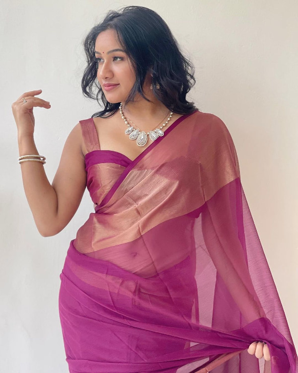 Captivating Shots of Raveena Daha: Unveiling the Beauty Within 