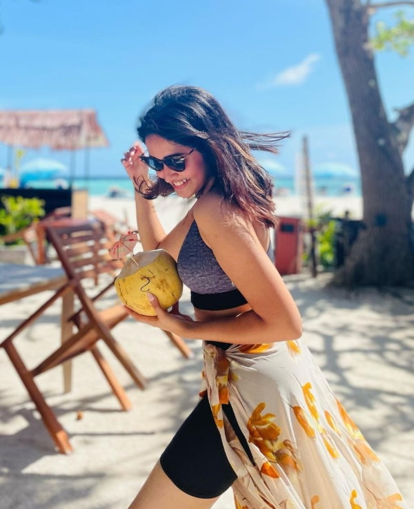 \"Captivating Anikha: Discover the Latest Breathtaking Stills!\"