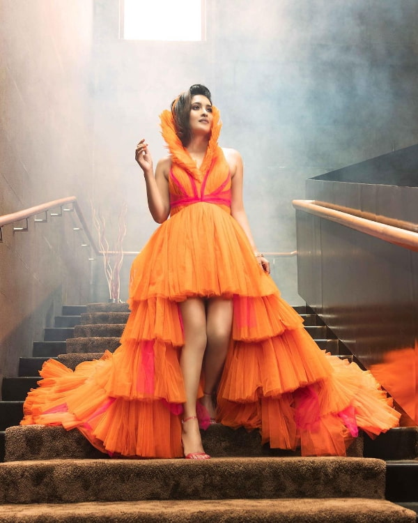 Captivating Vani Bhojan: Stunning Photo Collection That Will Leave You Mesmerized!