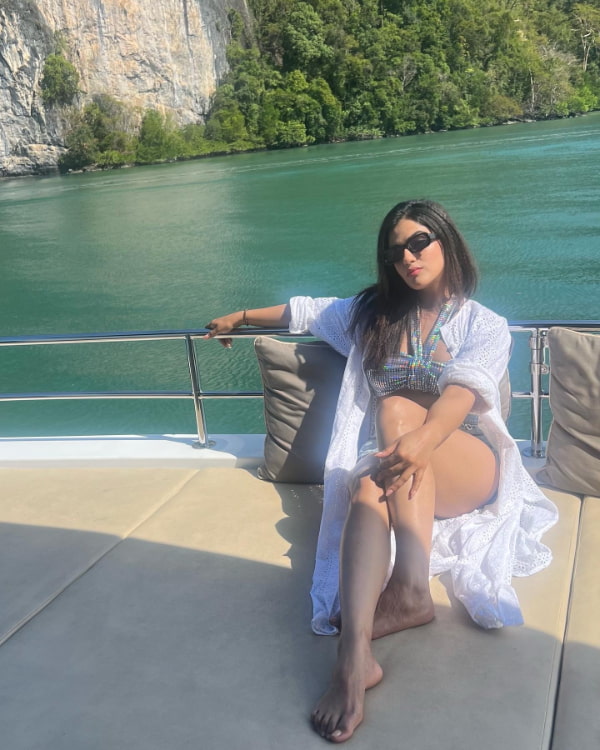 \"Captivating Shots of Kavya Thapar: The Latest Trend in Clicks!\"