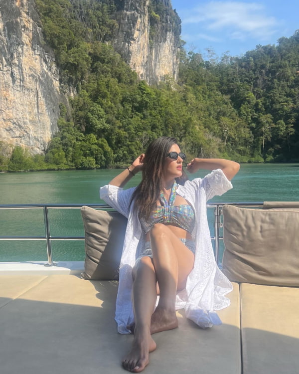 \"Captivating Shots of Kavya Thapar: The Latest Trend in Clicks!\"