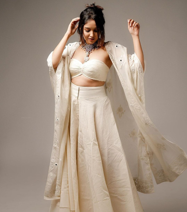 Captivating Snapshots of Anikha: A Visual Delight!