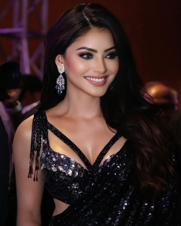 Captivating Snapshot of Urvashi Rautela: Unveiling the Beauty!