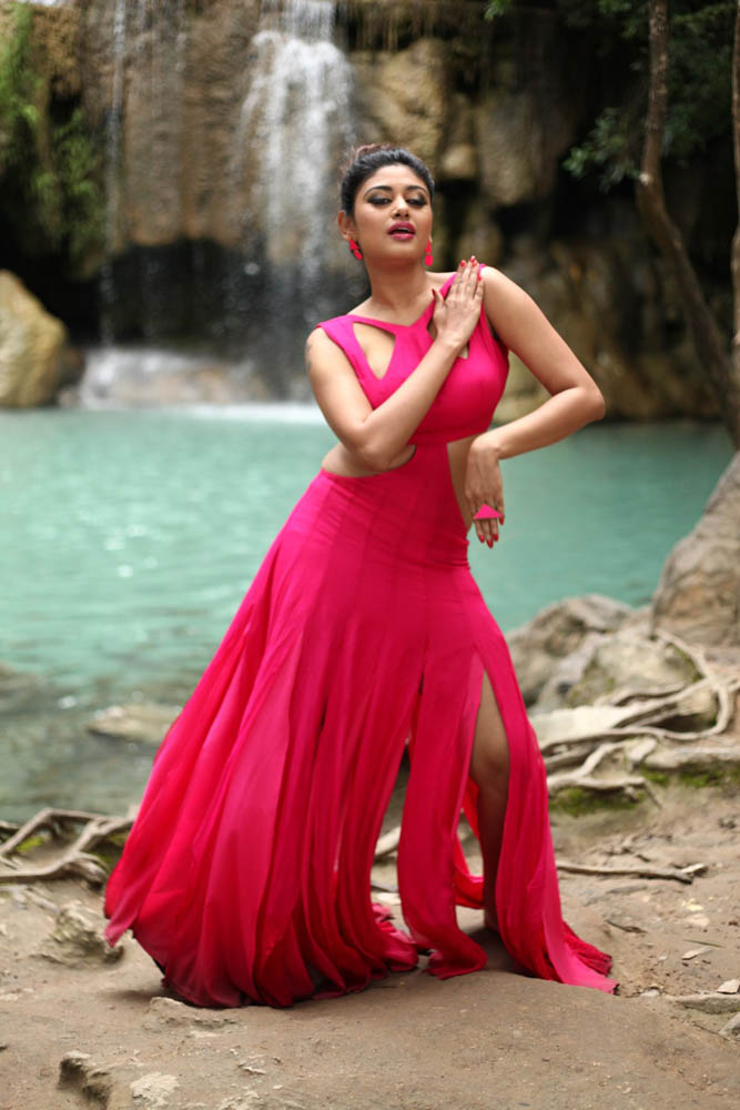 Oviya Stills in Sandamarutham Tamil Movie