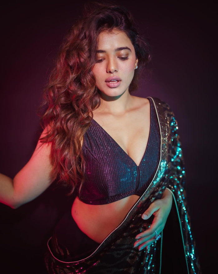 \"Captivating Ketika Sharma: Stunning Photos and Latest Trends!\"