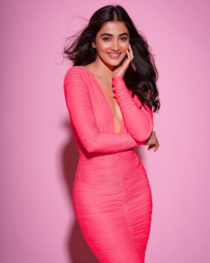 \"Latest Captivating Snaps of Pooja Hegde - Explore Fresh Photos Here!\"