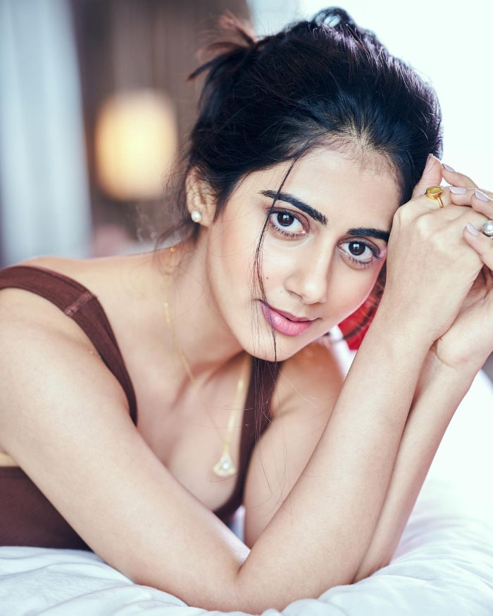 Discover the Newest Snaps of Gehna Sippy: Trendy Photo Updates!