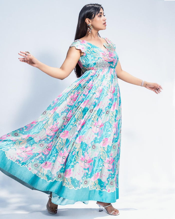 Latest Captivating Snaps of Nivetha Pethuraj - Explore the Fresh Photo Collection!