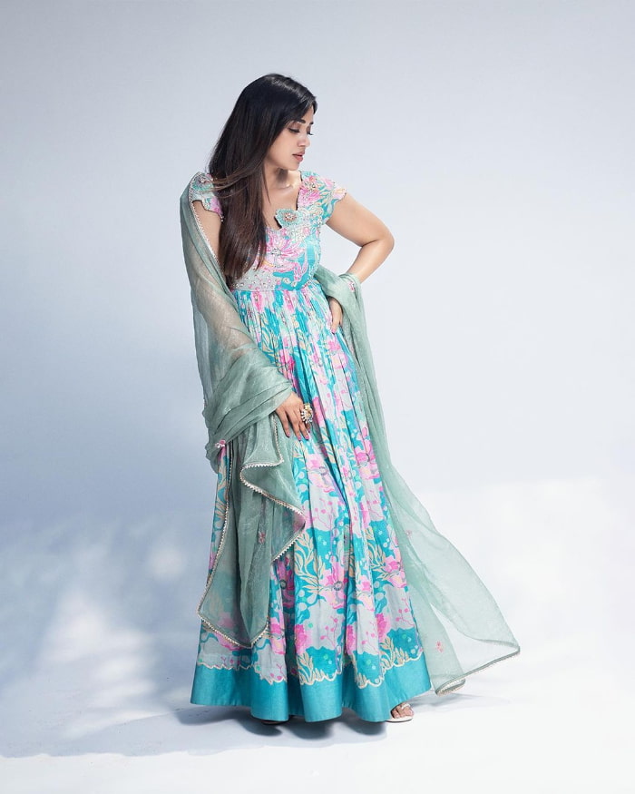 \"Latest Captivating Snaps of Nivetha Pethuraj - Explore the Fresh Photo Collection!\"