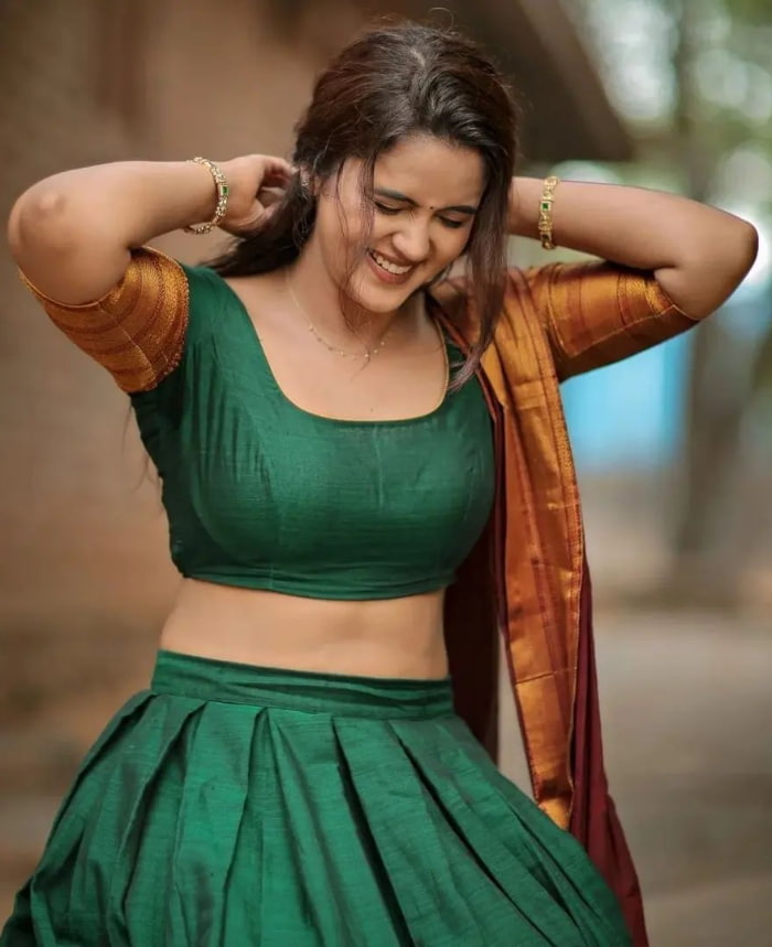 \"Captivating Shots of Chaitra Reddy: Embracing Timeless Elegance\"