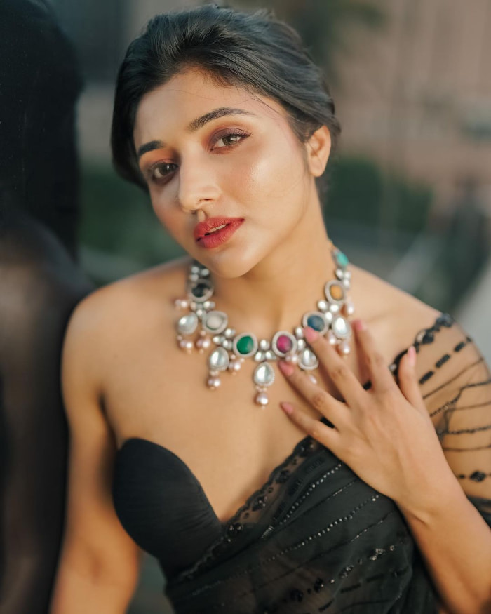 \"Captivating Moments: The Latest Snapshots of Mirna Menon That Will Leave You Amazed!\"