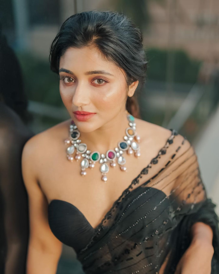 \"Captivating Moments: The Latest Snapshots of Mirna Menon That Will Leave You Amazed!\"