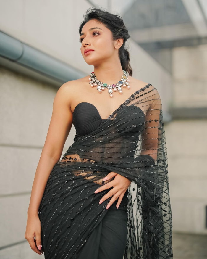 \"Captivating Moments: The Latest Snapshots of Mirna Menon That Will Leave You Amazed!\"