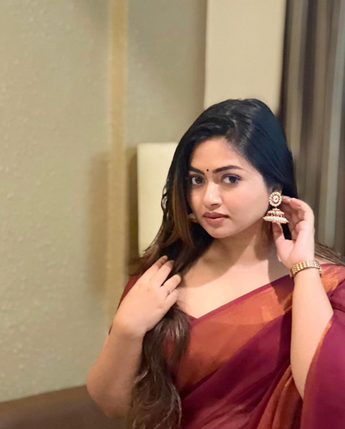 \"Captivating Portraits of the Stunning Shaalin Zoya - Explore Now!\"