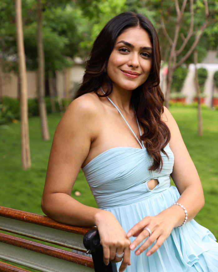 \"Captivating Pictures of Mrunal Thakur: A Visual Delight\"