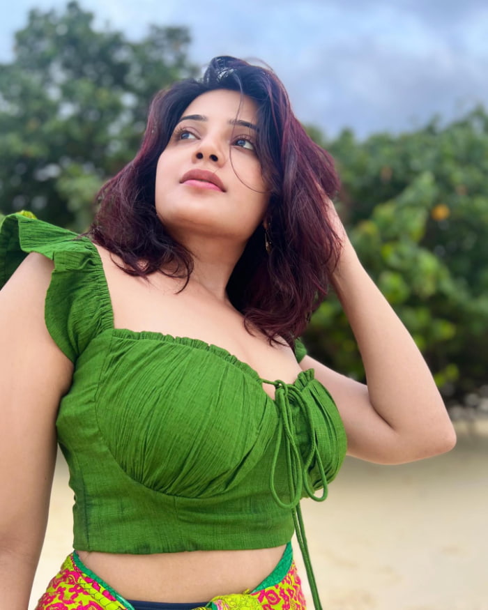 \"Trending Snaps of Aathmika: Explore the Latest Captivating Photographs!\"