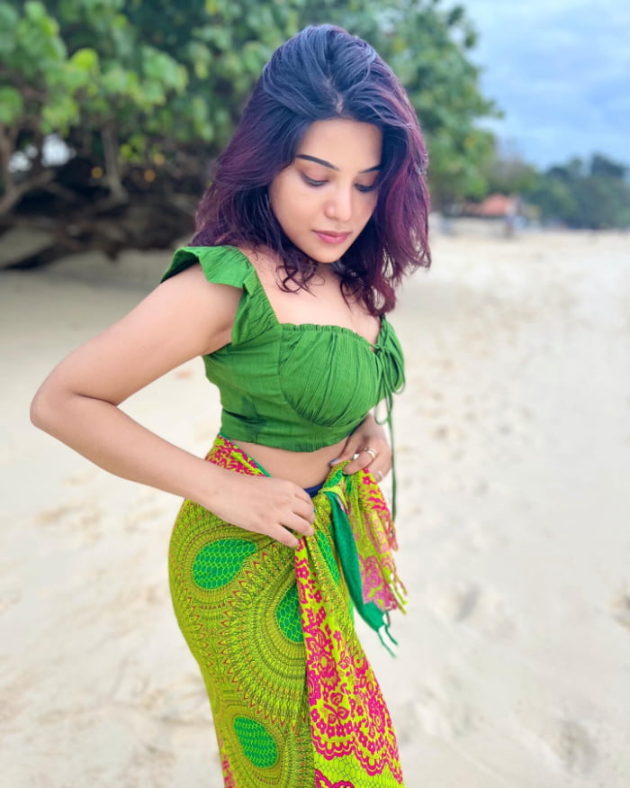 \"Trending Snaps of Aathmika: Explore the Latest Captivating Photographs!\"