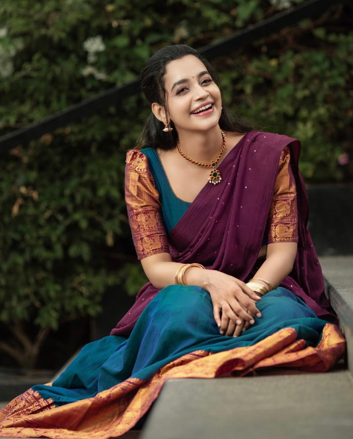 \"Captivating Moments: Latest Snapshots of Abarnathi to Brighten Your Day!\"