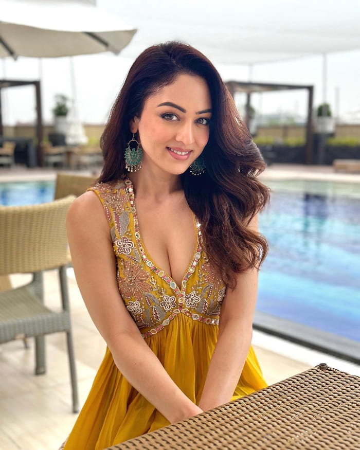 \"Captivating Sandeepa Dhar Portraits: Trending Stills with Stunning Hashtags\"