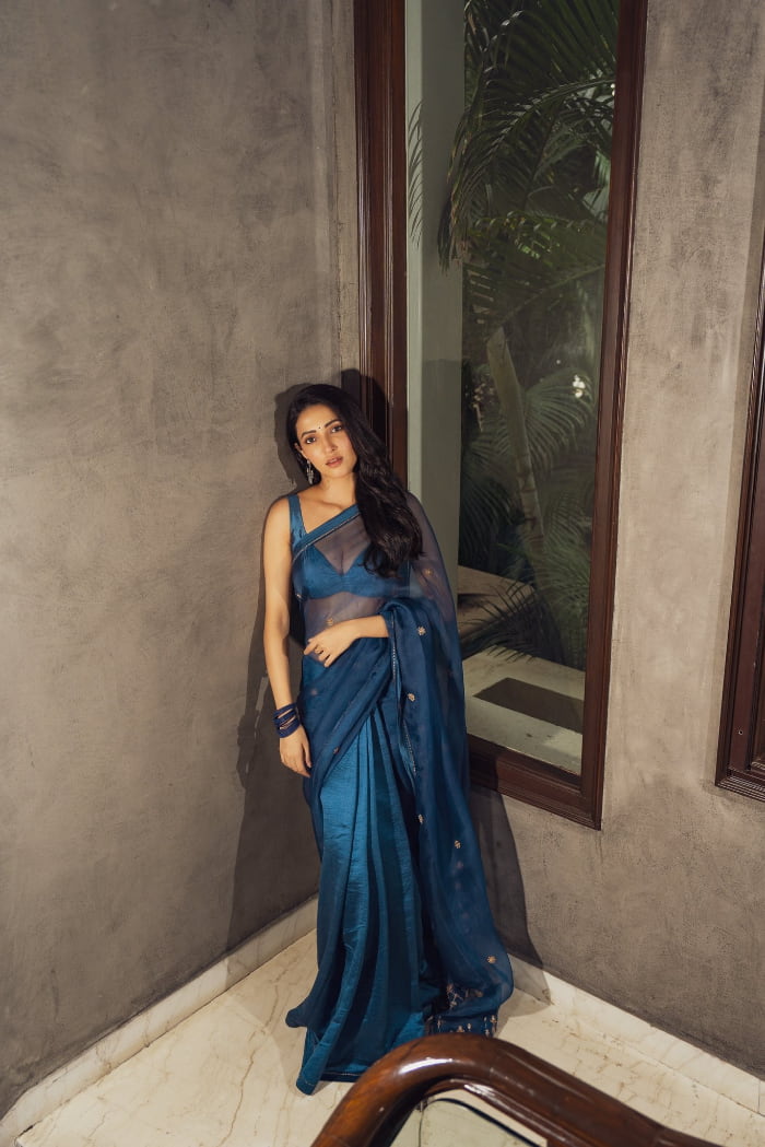 \"Trending Snapshots: Latest Captivating Images of Neha Shetty\"