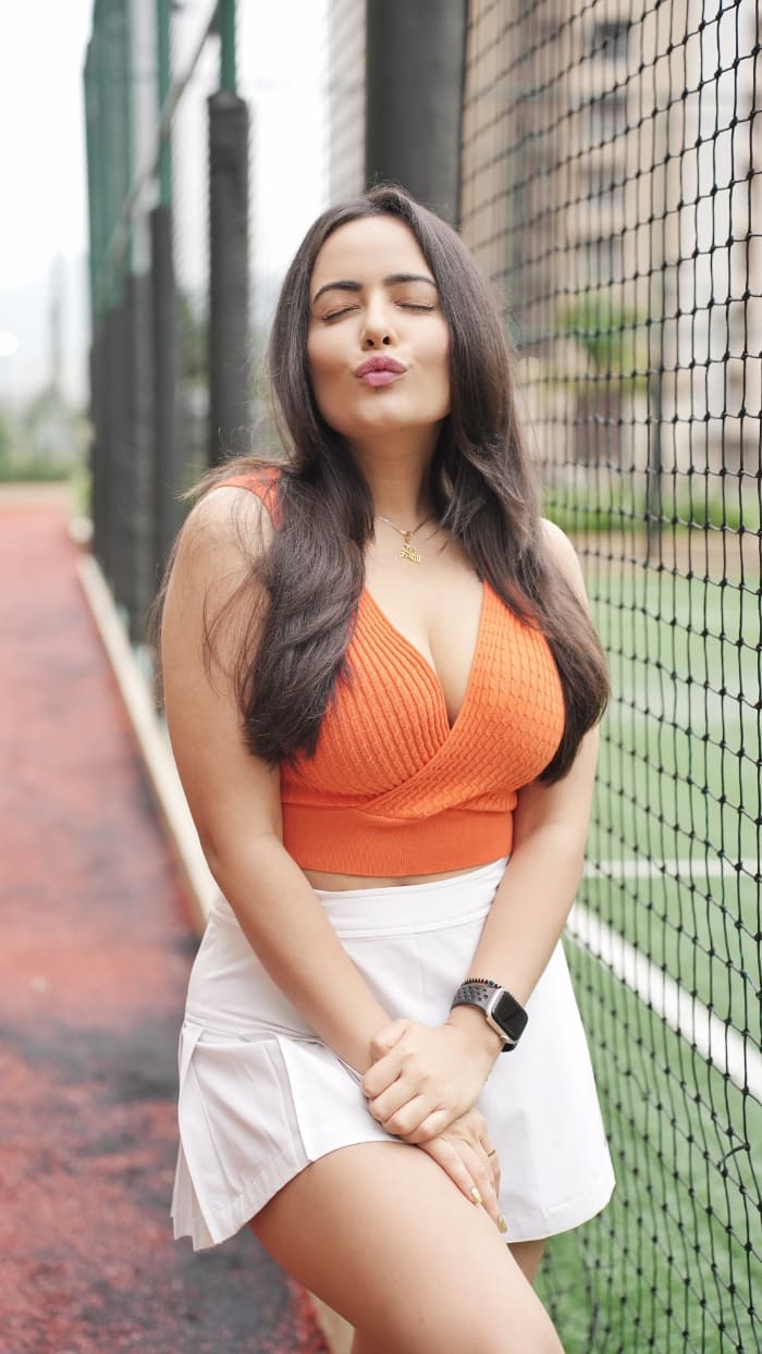 \"Captivating Aanchal Munjal Stills: A Glimpse of Beauty and Elegance\"