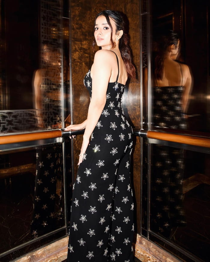 \"Mahima Makwana: Stunning New Snapshots That Will Leave You Breathless\"