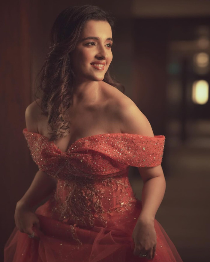 Captivating Shots of Shirley Setia: A Visual Delight for Fans