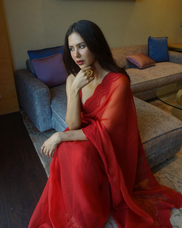 \"Stunning Sonam Bajwa Pictures: A Visual Delight for Fans\"
