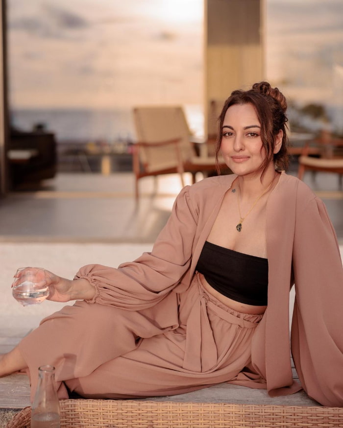  "Stunning Photos of Sonakshi Sinha: Sizzle in Style with Bollywood's Diva