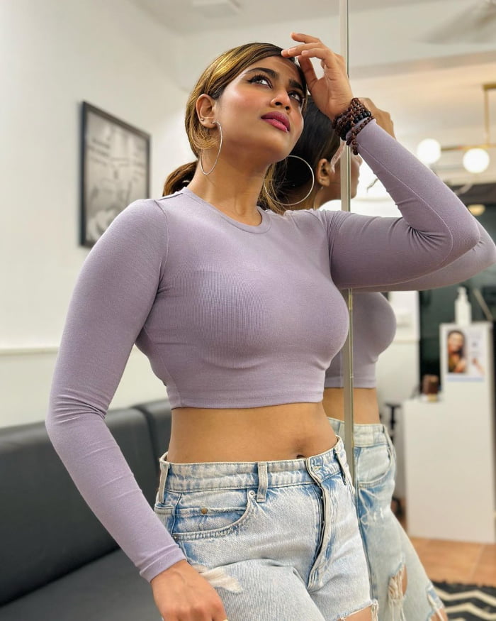 \"Captivating Photos of Shivani Narayanan: The Latest Trending Stills\"