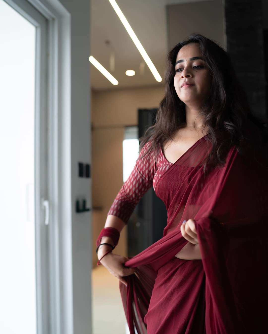 \"Captivating Shots of Deepti Sati: A Visual Delight for Trendsetters\"