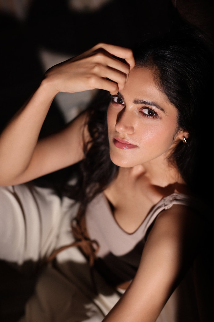 Stunning Pictures of Simran Choudhary: A Visual Delight 