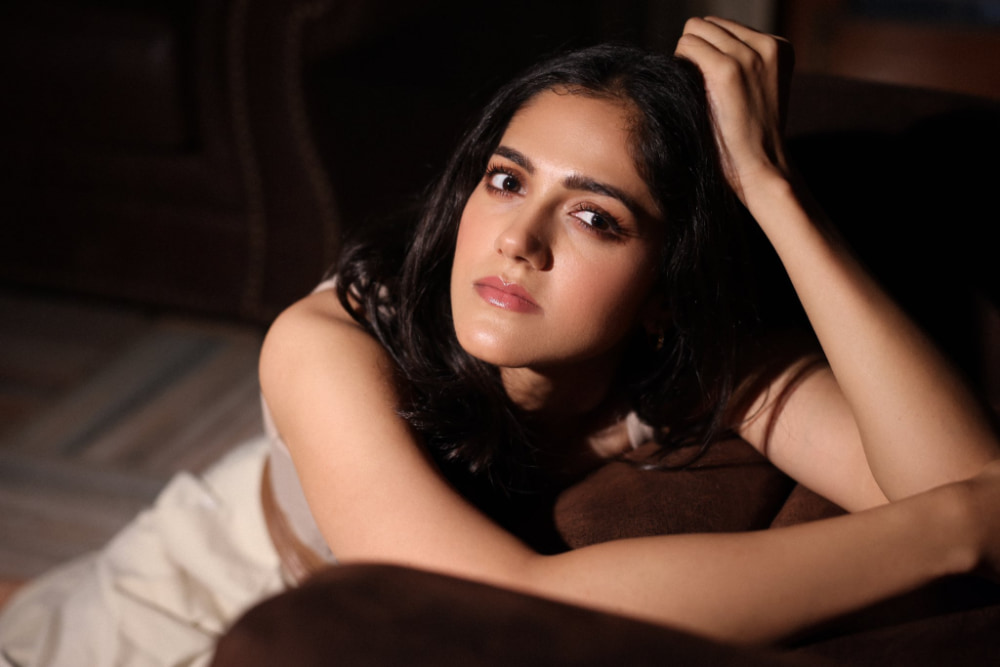 \"Stunning Pictures of Simran Choudhary: A Visual Delight 