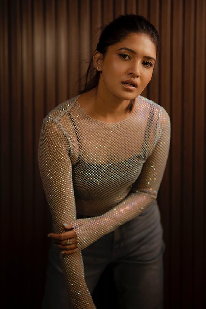 \"Vani Bhojan: Captivating Photography showcasing her Beauty\"