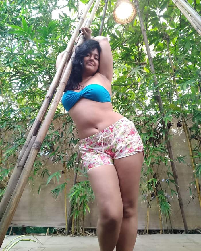  \"Captivating Poonam Bajwa Stills: Explore the Elegance\"