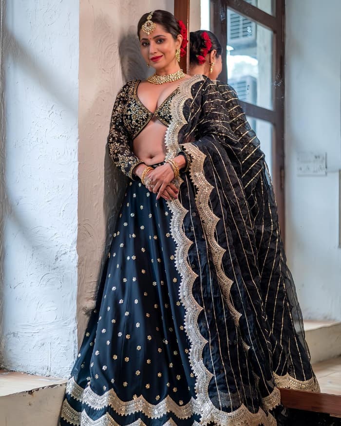 Trending Visuals: Captivating Ridheema Tiwary's Stunning Photoshoot