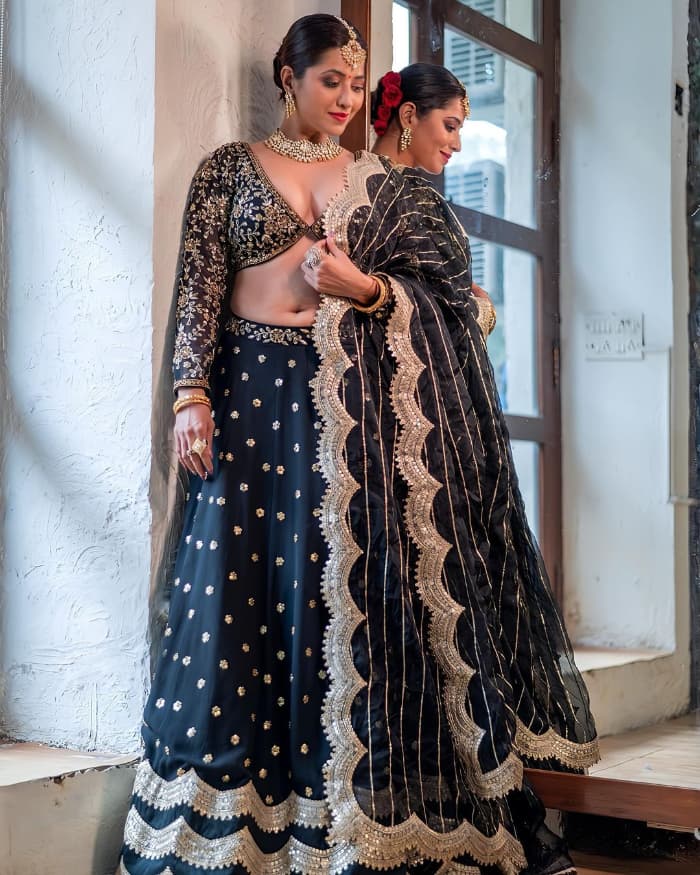 \"Trending Visuals: Captivating Ridheema Tiwary's Stunning Photoshoot\"