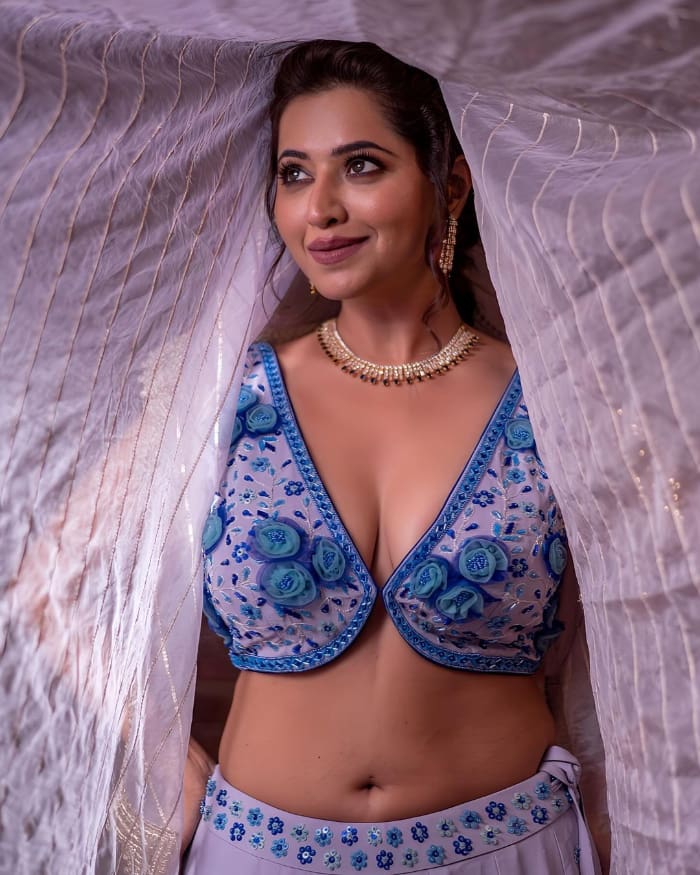 \"Trending Visuals: Captivating Ridheema Tiwary's Stunning Photoshoot\"