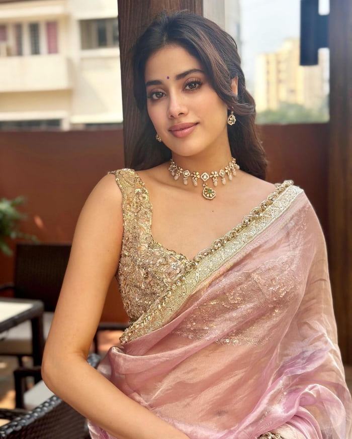Trending Janhvi Kapoor: Fresh and Exclusive Photo Gallery