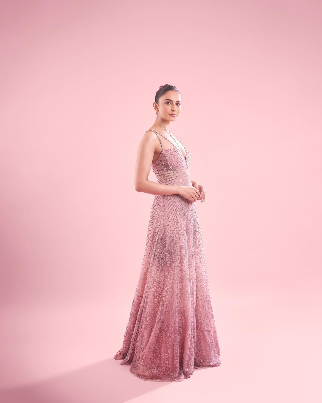 \"Trending Photos of Rakul Preet Singh: Explore the Newest Snaps\"