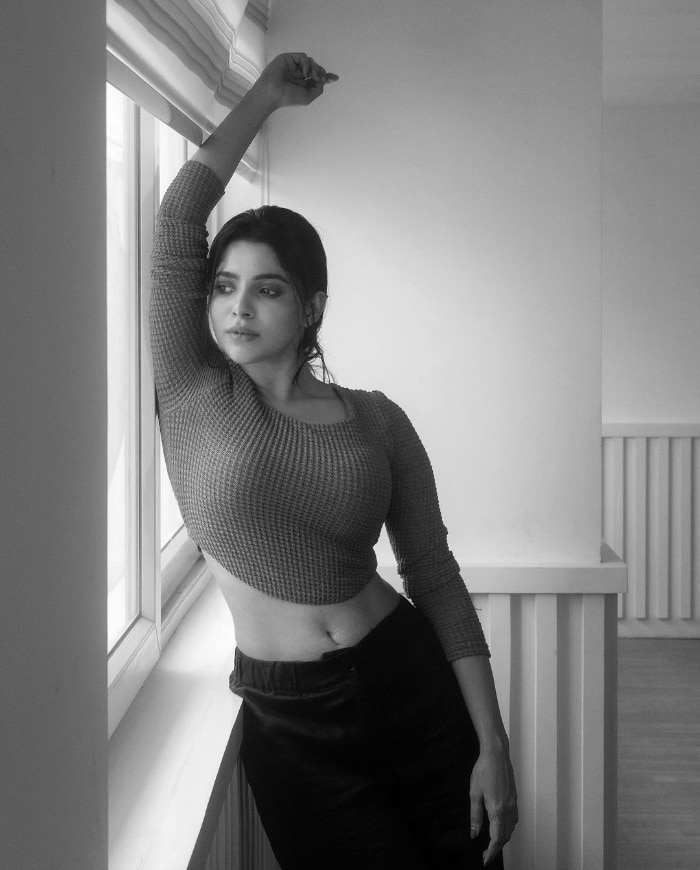 \"Trending Divya Bharathi: Scorching Photos and Stunning Snapshots\"