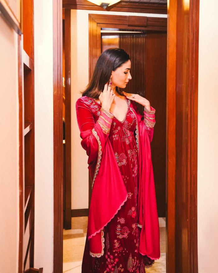 \"Gorgeous Alia Bhatt in Stunning Pictures: Explore the Latest Shots\"