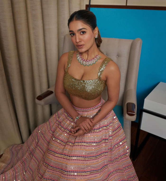 Captivating Saniya Iyappan Portraits: A Stunning Visual Showcase