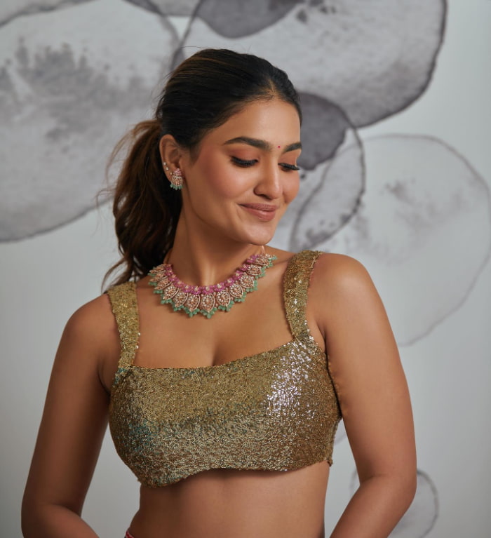 \"Captivating Saniya Iyappan Portraits: A Stunning Visual Showcase\"