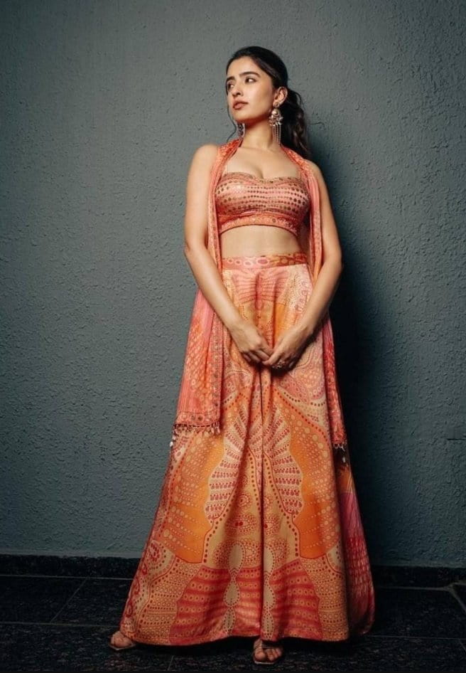 \"Trending Moments: Captivating Snapshots Featuring Rukshar Dhillon\"