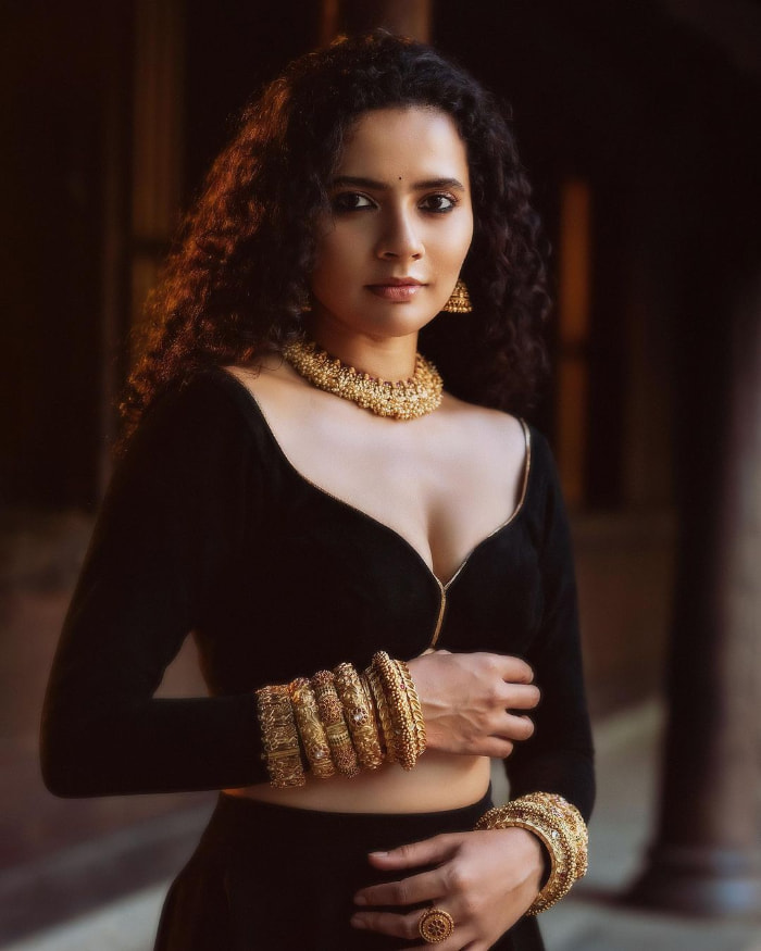 Stunning Athulya Chandra: Captivating and Trending Stills