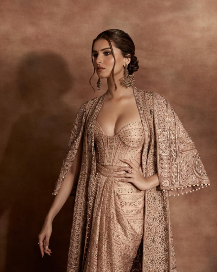 \"Captivating Shots of Tara Sutaria: The Latest Trend in Bollywood Glamour\"