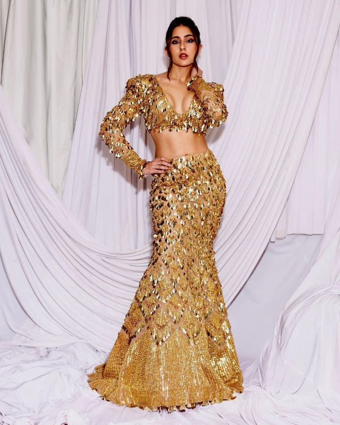 \"Trending Hashtags and Stunning New Photos Featuring Sara Ali Khan\"